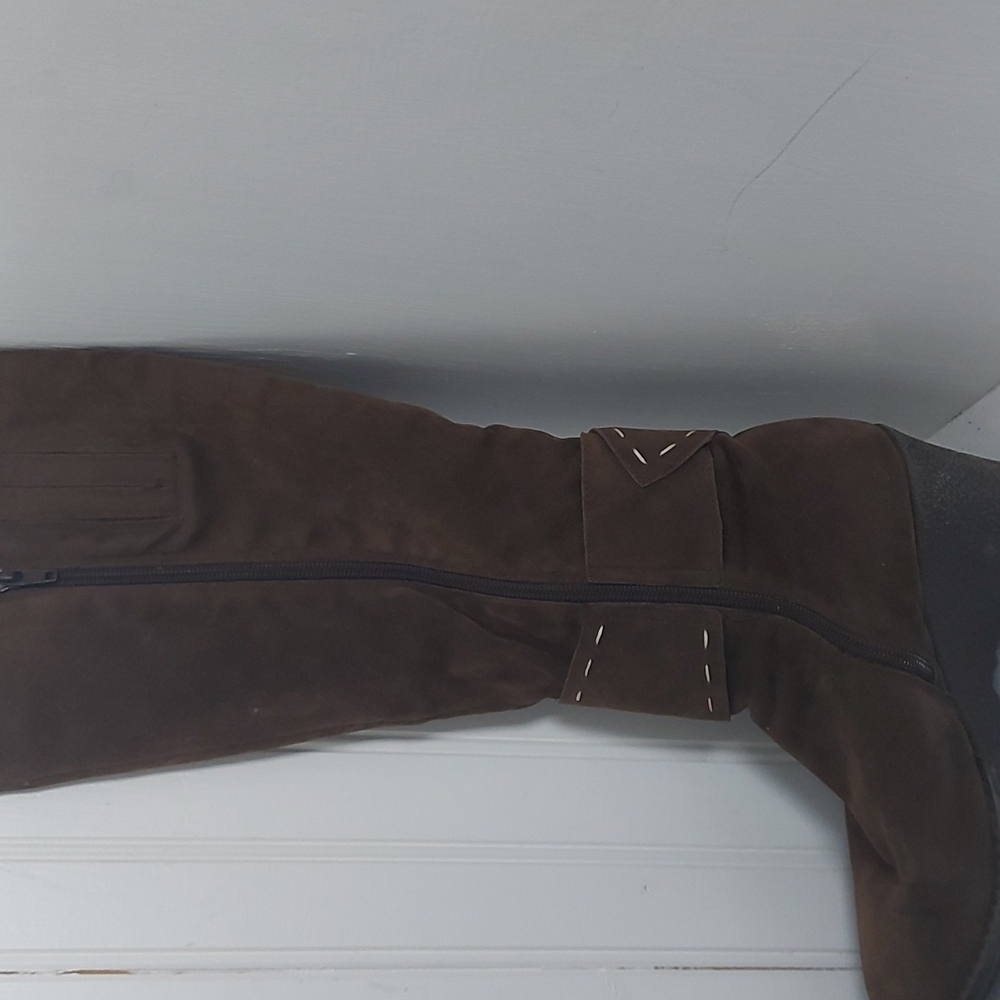 Boots - Picture 3 of 5